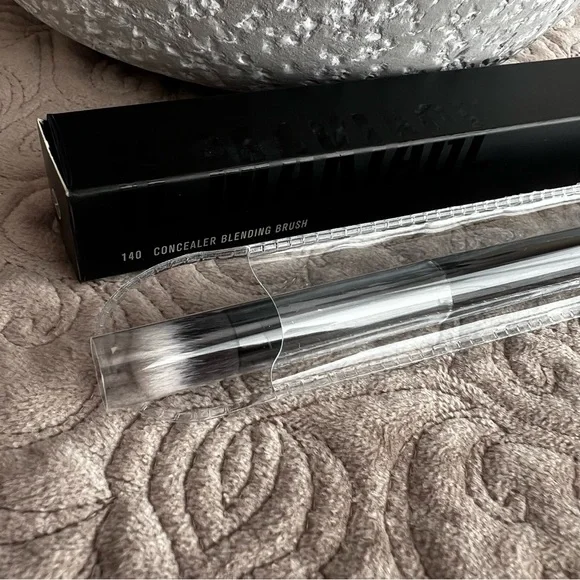 IL MAKIAGE Concealer Blending Brush #140 NIB - Picture 4 of 13